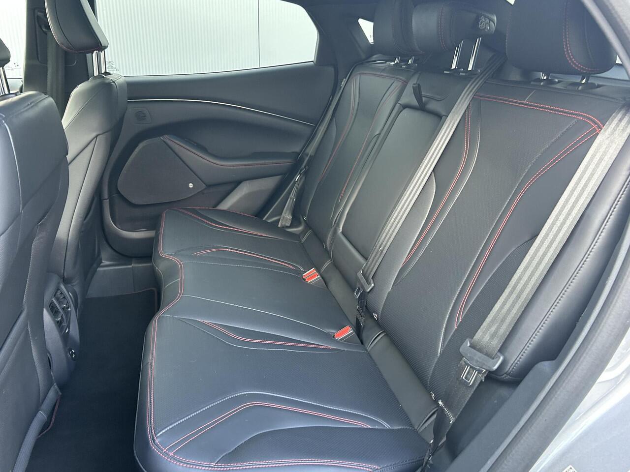 Ford MUSTANG Mach-E AWD 75 kWh / Navigatie / Panorama dak / Achterklep Elektrisch / Cruise Control Adaptief / Climate Control /