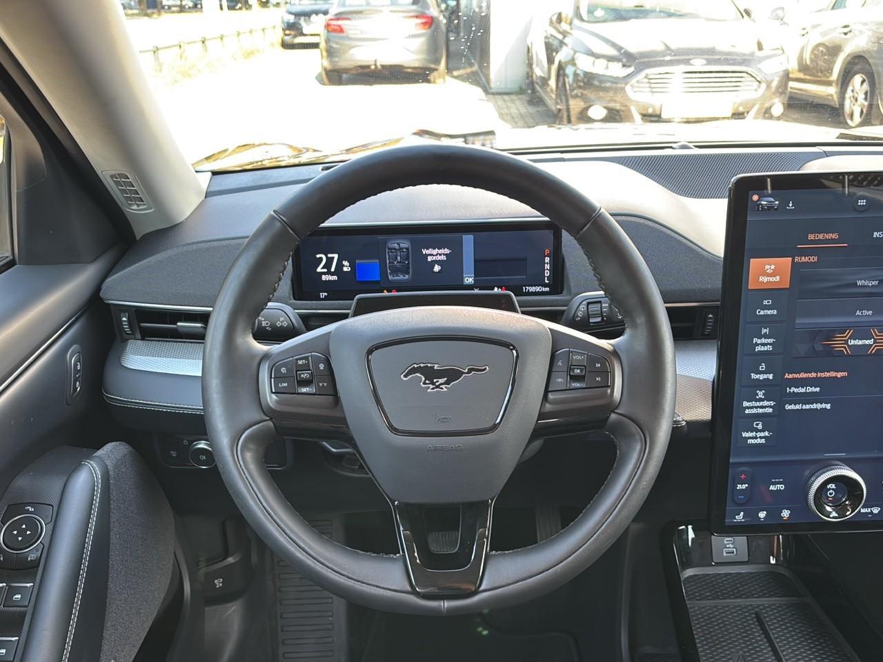 Ford MUSTANG Mach-E Extended 98 kWh ECC LMV LEDER NAVI SOH 94%