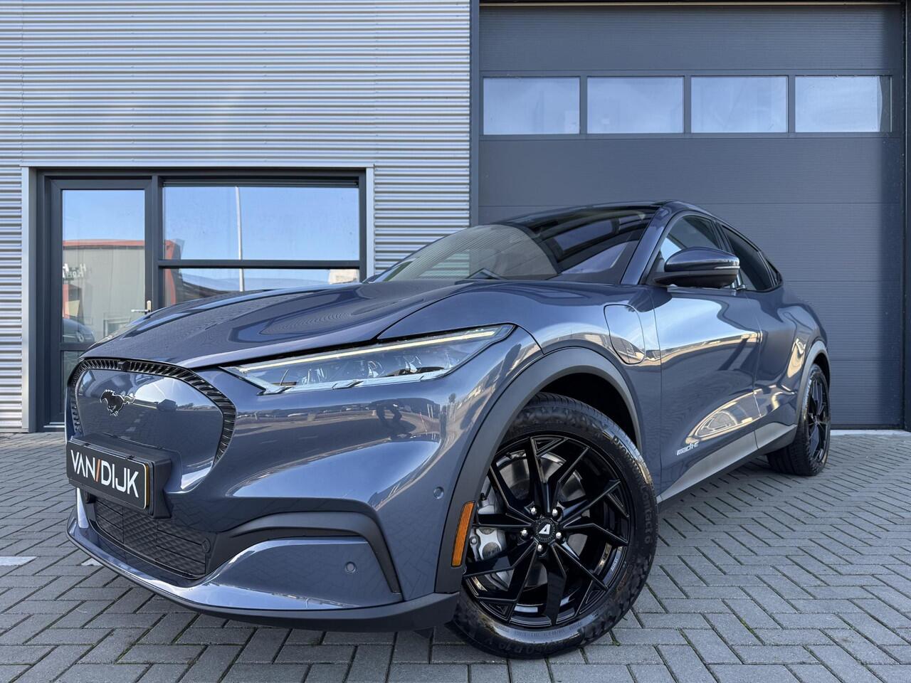 Ford MUSTANG Mach-E RWD 75 kWh ?SOH 93% ?Panoramadak ?Bang & Olufsen ?360º Camera ?Vol Leder ?Elektrische Achterklep ?Adaptieve Cruise ?Lichtmetaal 19" ?Trekhaak