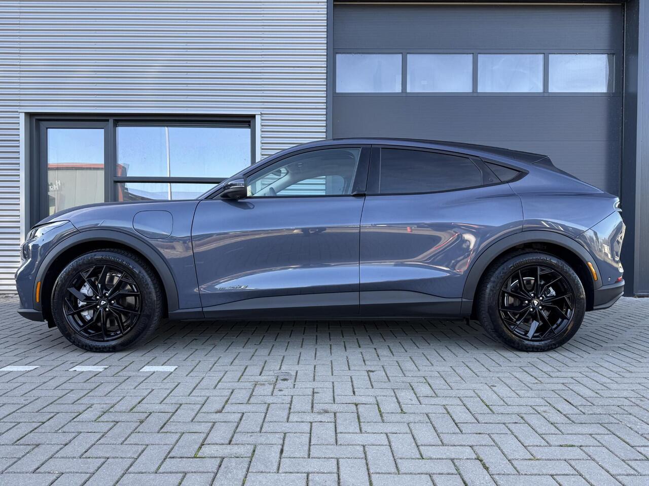 Ford MUSTANG Mach-E RWD 75 kWh ?SOH 93% ?Panoramadak ?Bang & Olufsen ?360º Camera ?Vol Leder ?Elektrische Achterklep ?Adaptieve Cruise ?Lichtmetaal 19" ?Trekhaak
