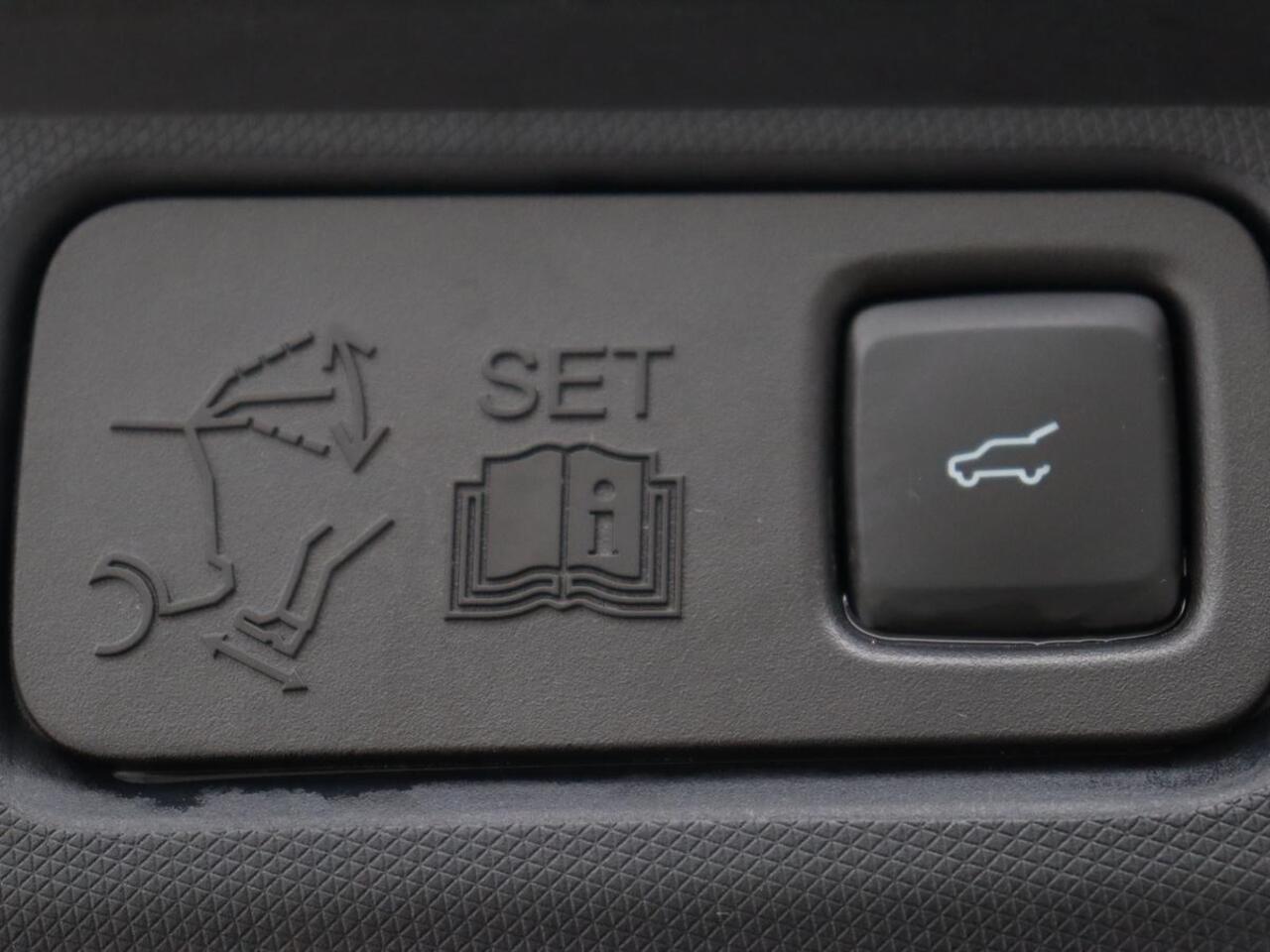 Ford MUSTANG Mach-E RWD 75 kWh | Leder | Stoelverwarming | 360 Camera | B&O Sound | Adaptive cruise | Carplay | Keyless | Navigatie | Stuurverwarming | Full LED | 20'' lichtmetalen velgen