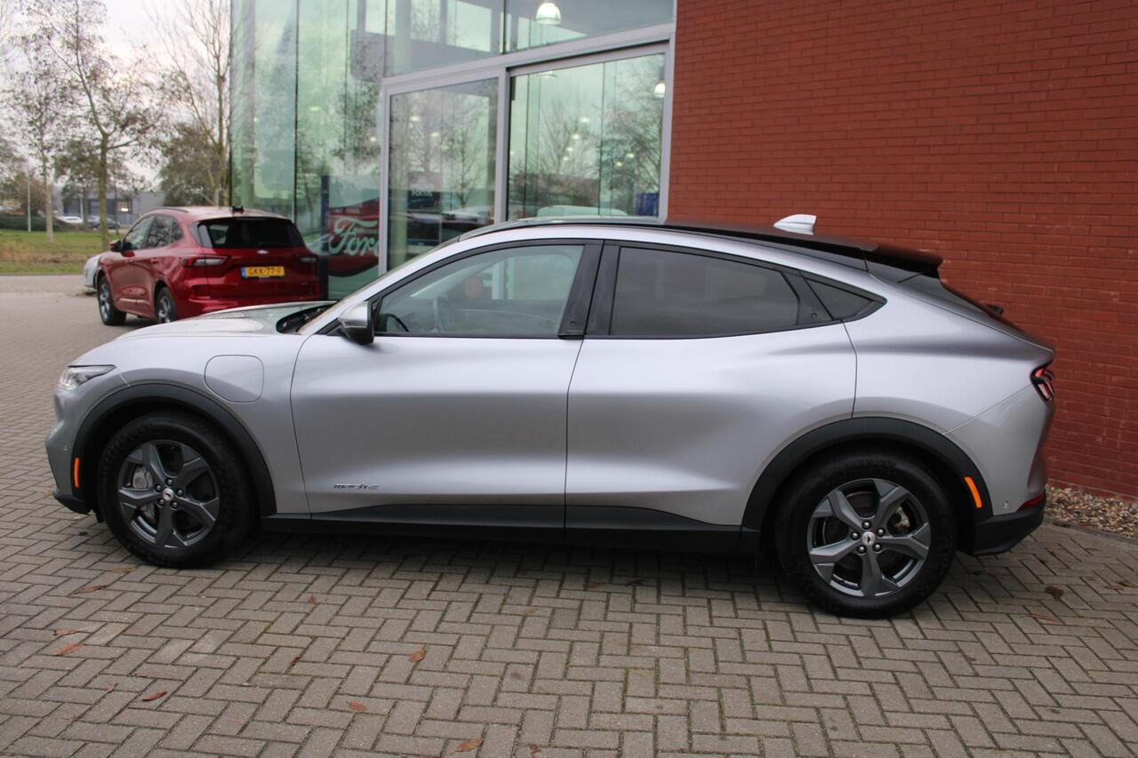 Ford MUSTANG Mach-E RWD 75 kWh | Trekhaak | Lederen bekleding | Voorruitverwarming | Stoelverwarming | Adaptieve cruise Control | Camera | Electrische achterklep