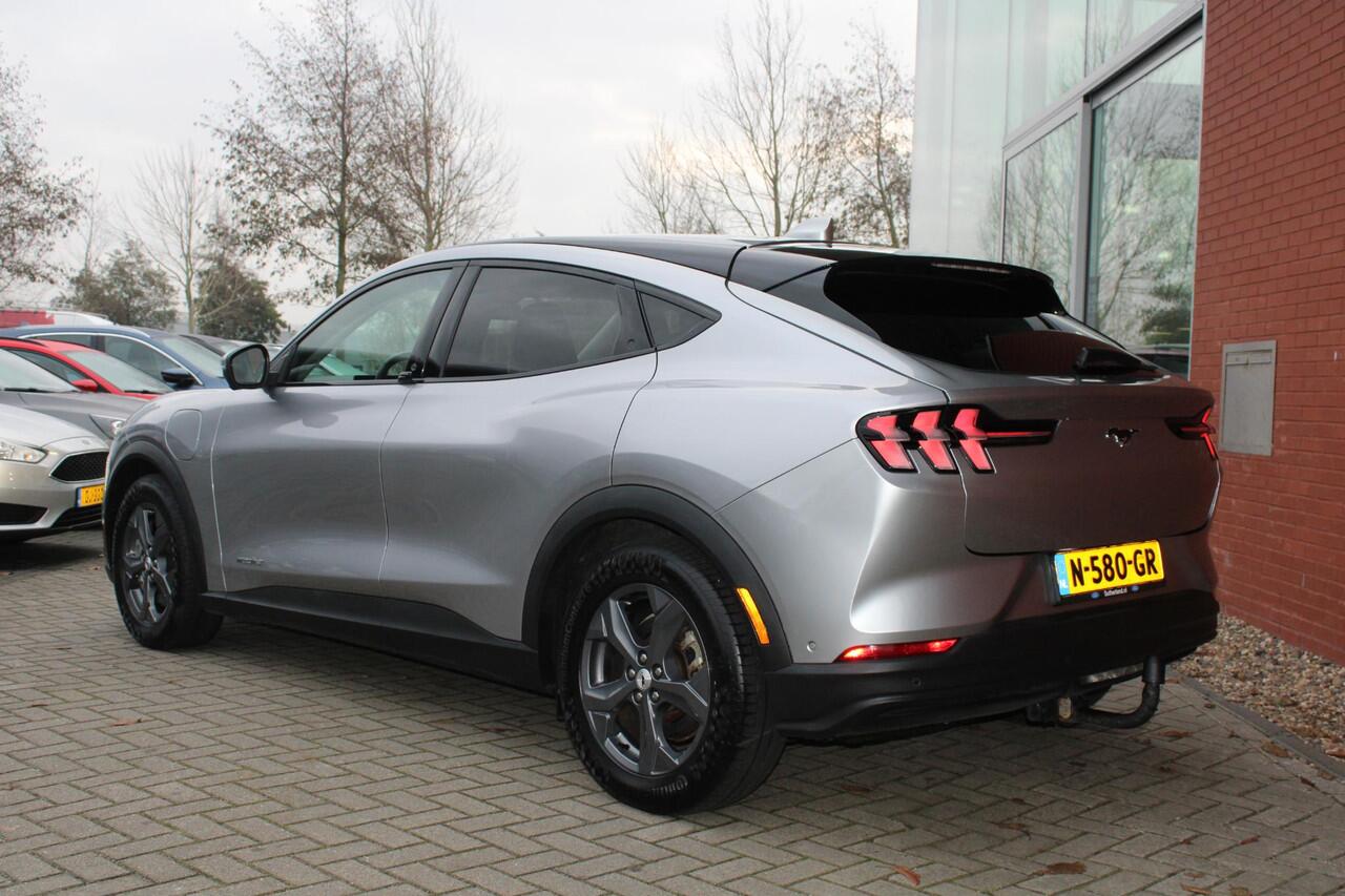 Ford MUSTANG Mach-E RWD 75 kWh | Trekhaak | Lederen bekleding | Voorruitverwarming | Stoelverwarming | Adaptieve cruise Control | Camera | Electrische achterklep