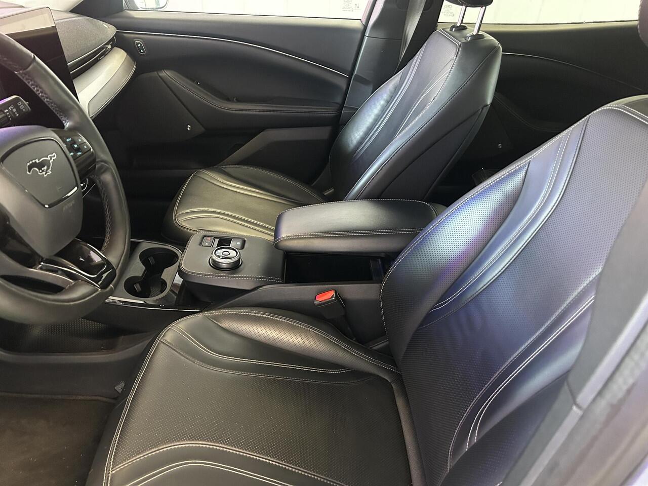 Ford MUSTANG Mach-E Extended RWD 98 kWh | SOH 97% | WLTP 610km rijbereik| Panoramadak | tech. plus pakket | All season |