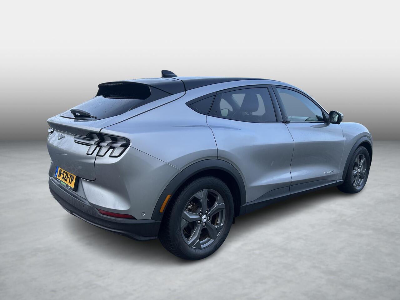 Ford MUSTANG Mach-E Extended RWD 98 kWh | SOH 97% | WLTP 610km rijbereik| Panoramadak | tech. plus pakket | All season |