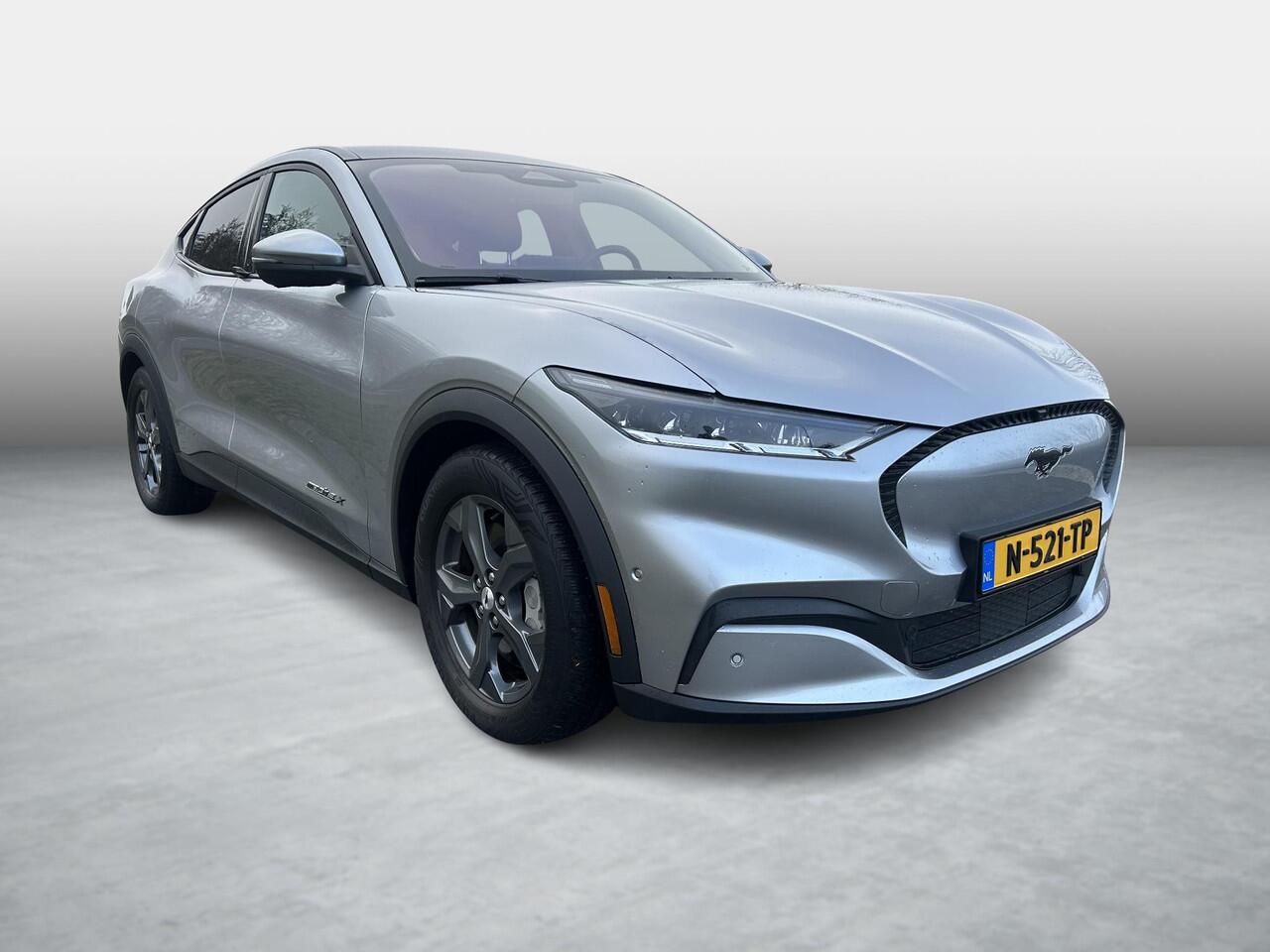 Ford MUSTANG Mach-E Extended RWD 98 kWh | SOH 97% | WLTP 610km rijbereik| Panoramadak | tech. plus pakket | All season |