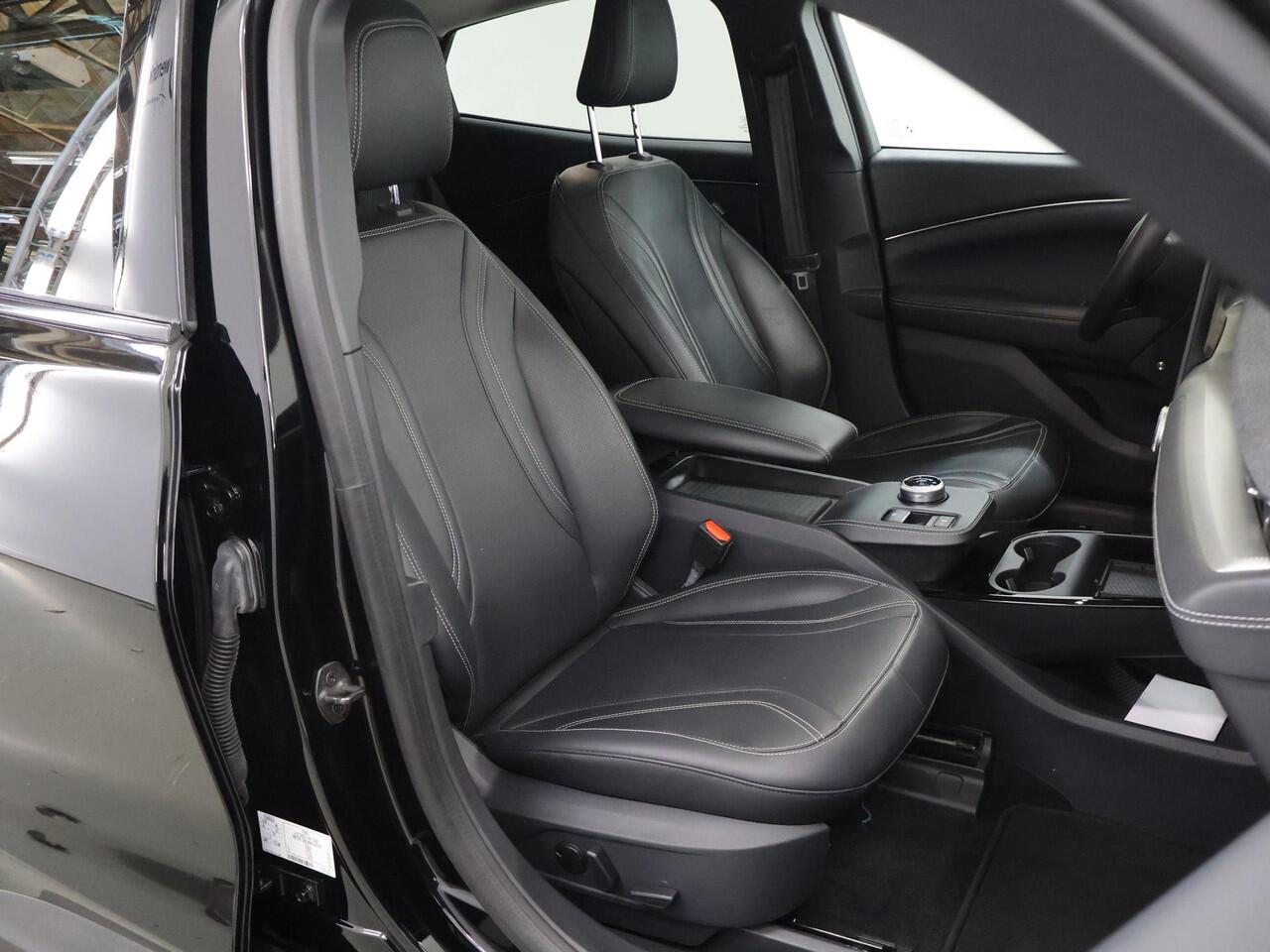 Ford MUSTANG Mach-E RWD 75 kWh | Trekhaak | Panoramadak | B&O | Winterpakket | Cruise Control Adaptief |