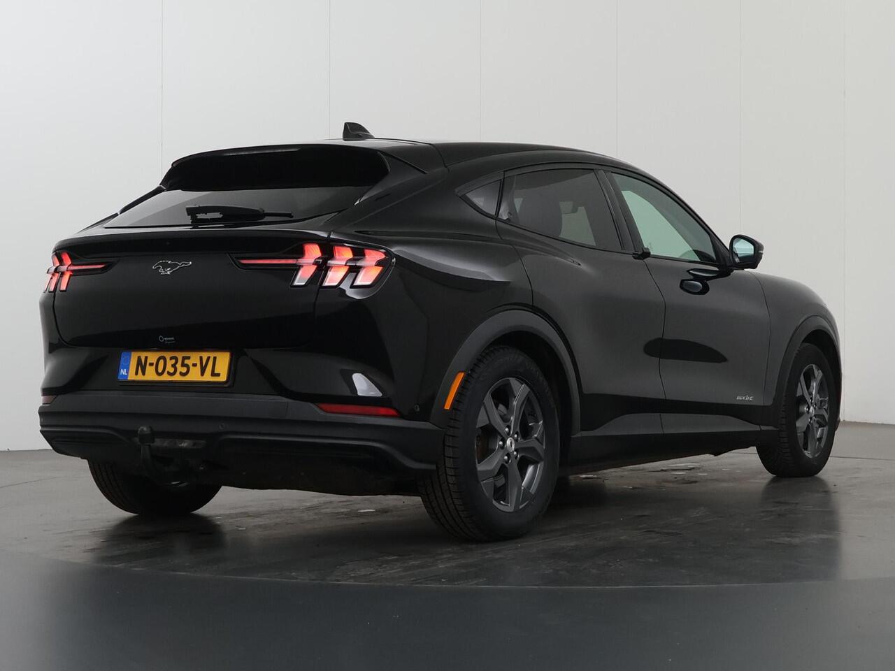 Ford MUSTANG Mach-E RWD 75 kWh | Trekhaak | Panoramadak | B&O | Winterpakket | Cruise Control Adaptief |