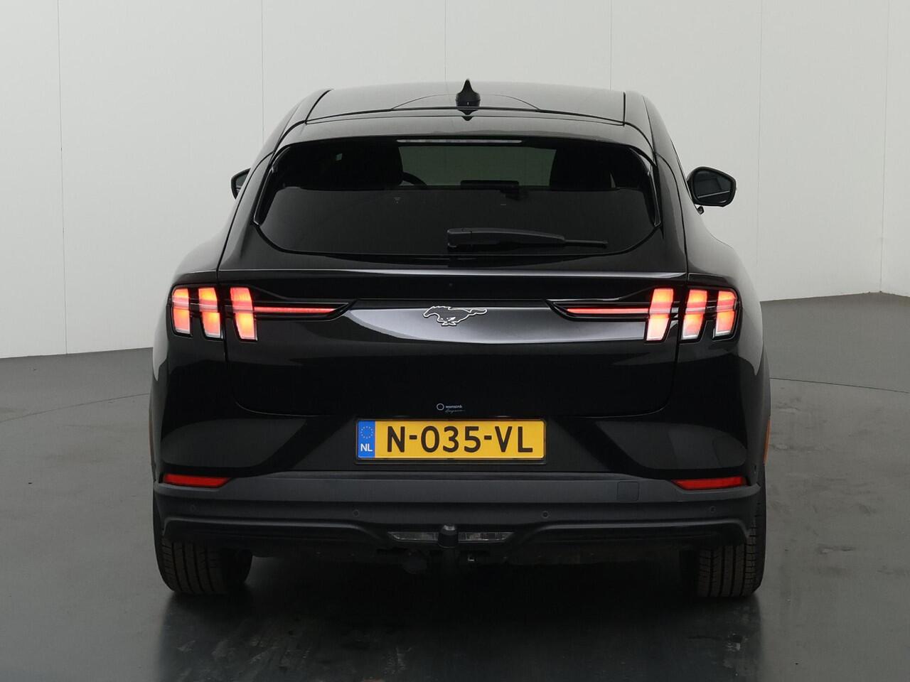 Ford MUSTANG Mach-E RWD 75 kWh | Trekhaak | Panoramadak | B&O | Winterpakket | Cruise Control Adaptief |