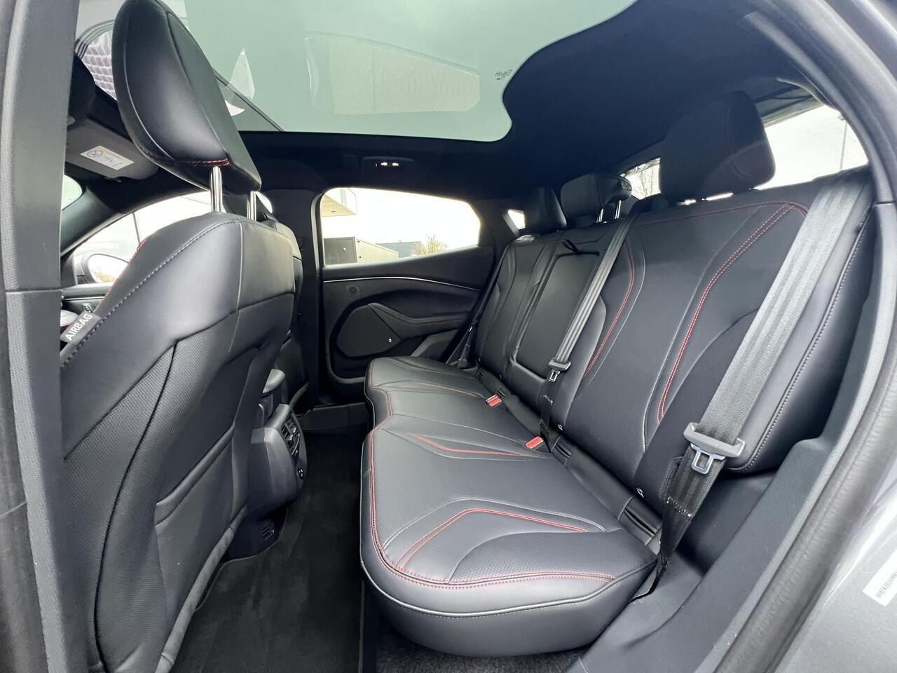 Ford MUSTANG Mach-E Extended First Edition AWD 98 kWh 338PK | 95,5% SOH | Panoramadak | Leder | Navigatie