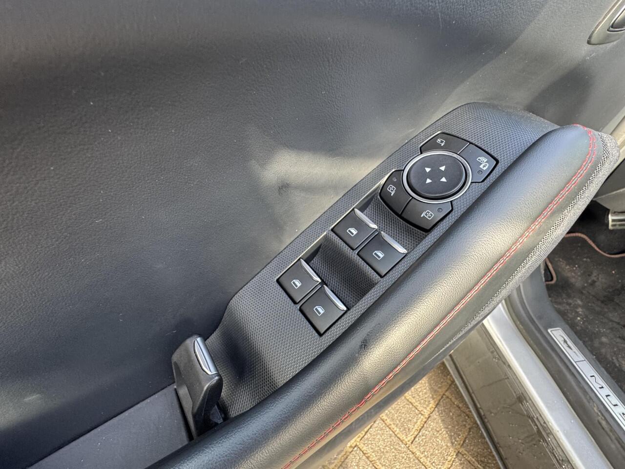 Ford MUSTANG Mach-E AWD 75 kWh / SOH 94,5 % / Navigatie / Panoramadak / Achterklep Elektrisch / Cruise Control Adaptief / Climate Control / Bang & Olufsen sound / Lederen bekleding