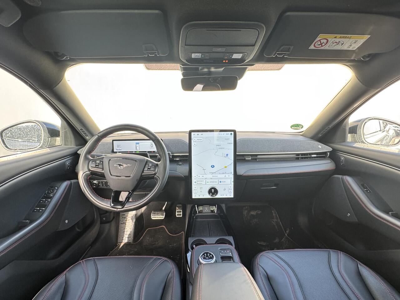 Ford MUSTANG Mach-E AWD 75 kWh / SOH 94,5 % / Navigatie / Panoramadak / Achterklep Elektrisch / Cruise Control Adaptief / Climate Control / Bang & Olufsen sound / Lederen bekleding