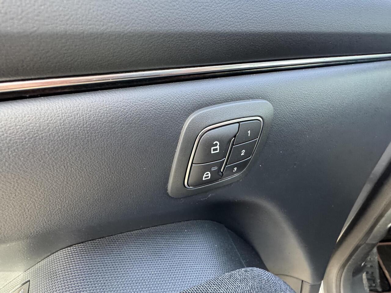 Ford MUSTANG Mach-E AWD 75 kWh / SOH 94,5 % / Navigatie / Panoramadak / Achterklep Elektrisch / Cruise Control Adaptief / Climate Control / Bang & Olufsen sound / Lederen bekleding