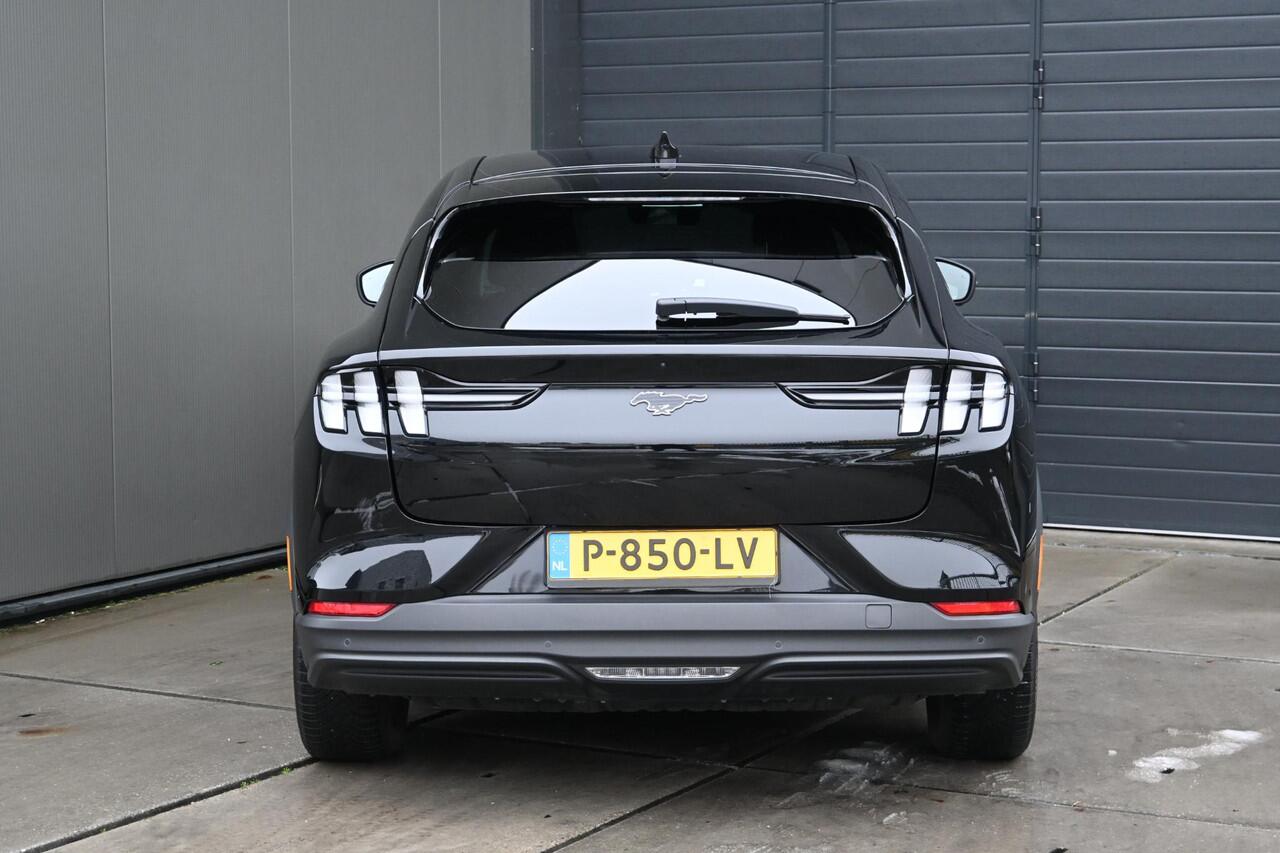 Ford MUSTANG Mach-E Extended RWD 98 kWh | CAMERA | STUUR/STOELVERWARMING | LEDER | B&O | NAVI | CRUISE CONTROL | CLIMATE CONTROL| ALL-SEASONBANDEN | PDC | LMV