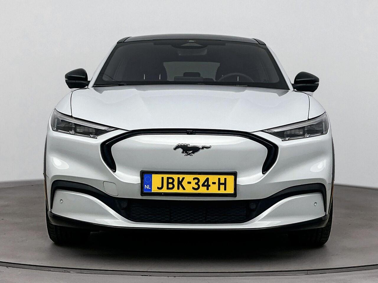 Ford MUSTANG Mach-E Extended AWD 98 kWh | SOH 97.8% | Panorama dak | Leder interieur | Elektrische achterklep | Stoelverwarming | Stuurwiel verwarmt | Achteruitrij Camera | Adaptive Cruise |