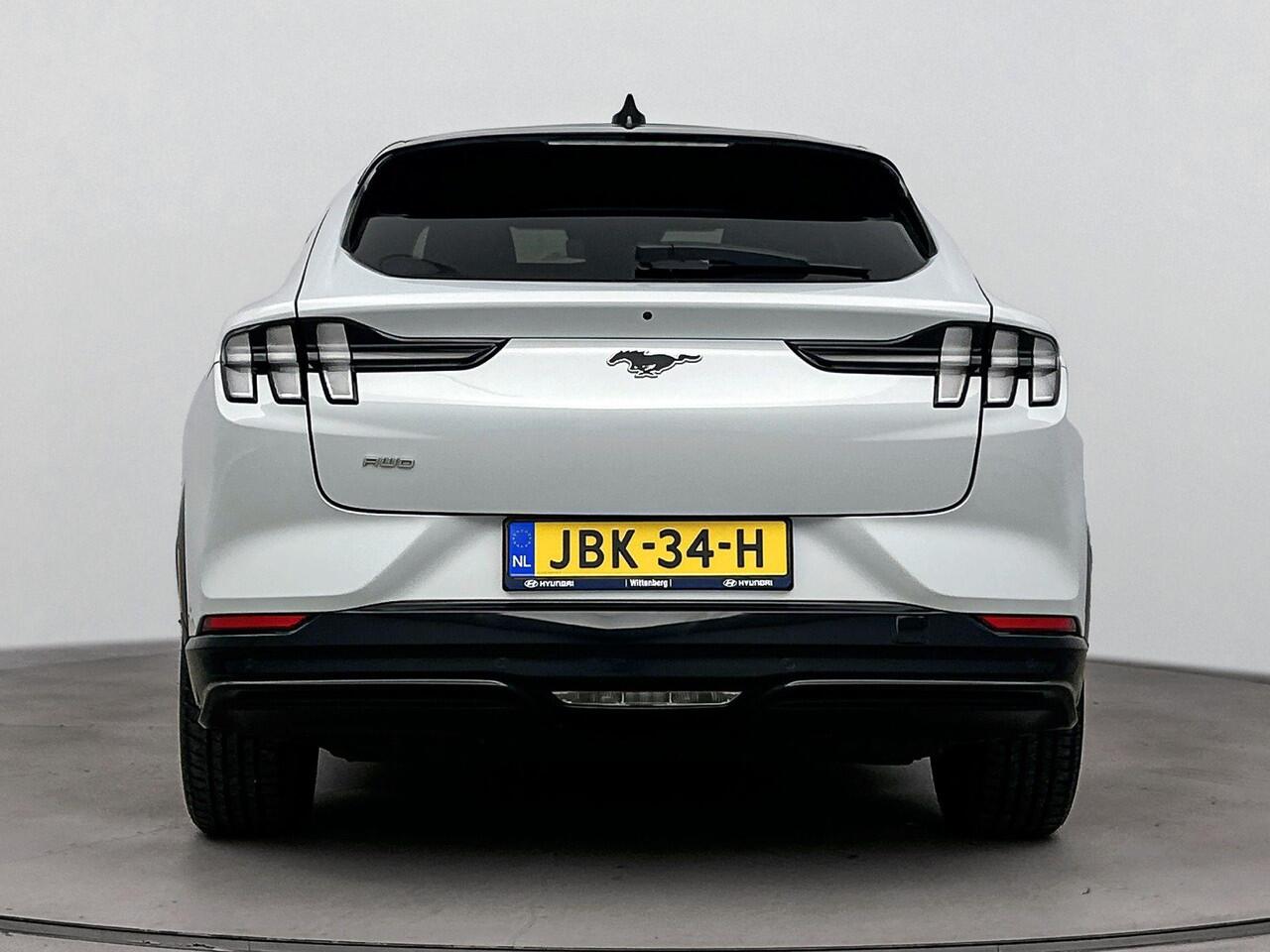 Ford MUSTANG Mach-E Extended AWD 98 kWh | SOH 97.8% | Panorama dak | Leder interieur | Elektrische achterklep | Stoelverwarming | Stuurwiel verwarmt | Achteruitrij Camera | Adaptive Cruise |