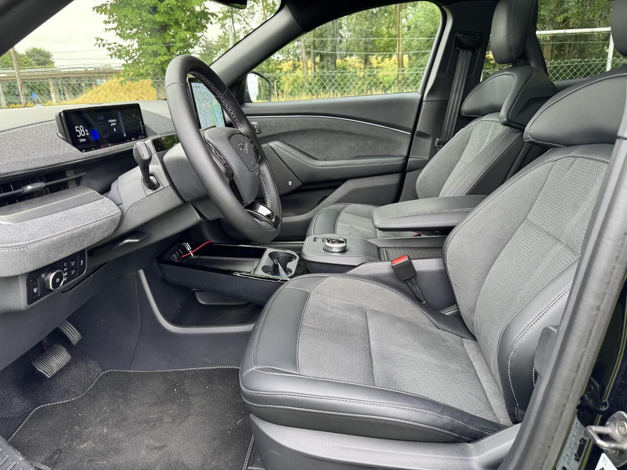 Ford MUSTANG Mach-E GT Extended AWD 98 kWh | PANO | WINTERPACK | BLIS | LUXE |