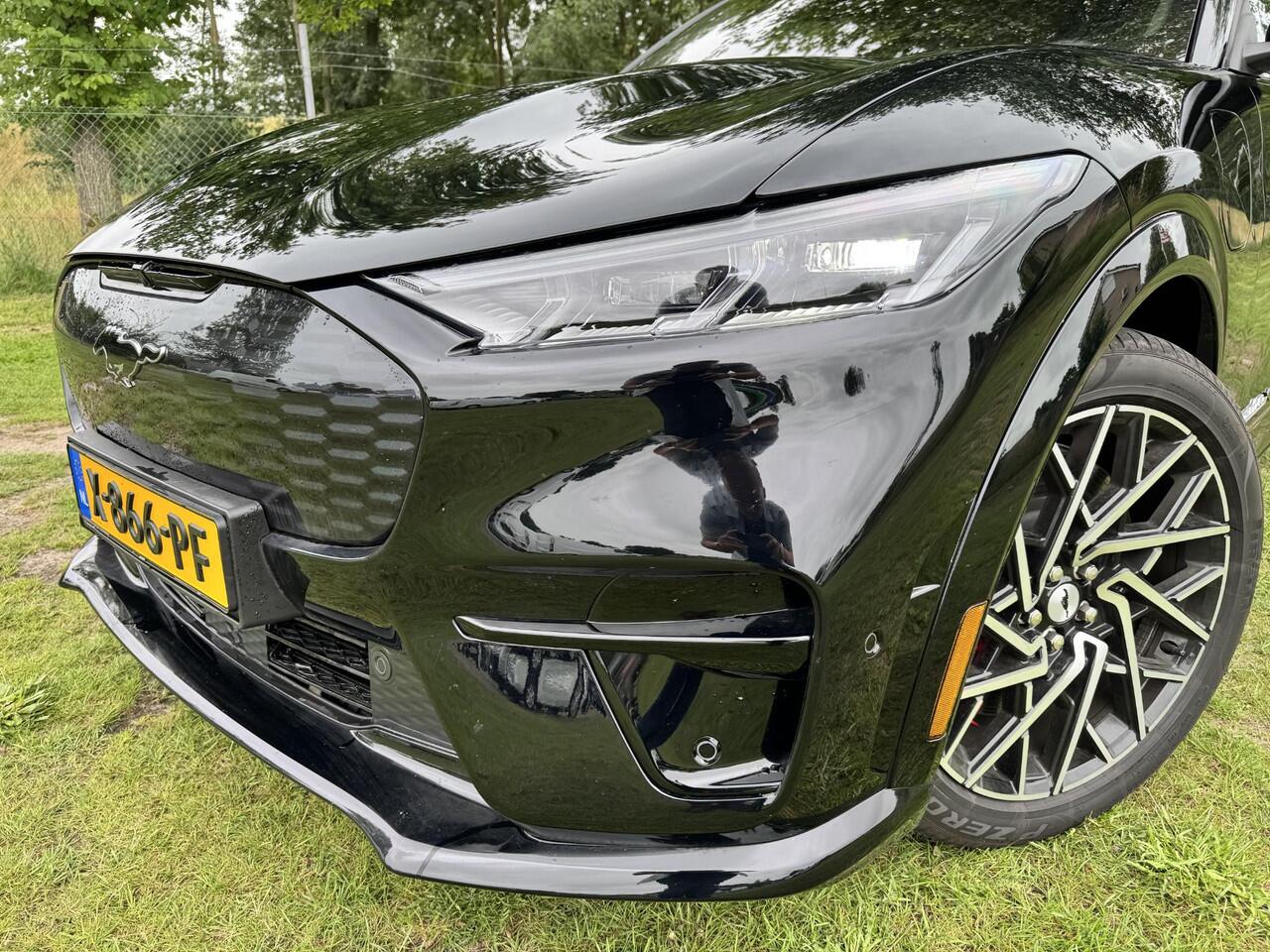 Ford MUSTANG Mach-E GT Extended AWD 98 kWh | PANO | WINTERPACK | BLIS | LUXE |