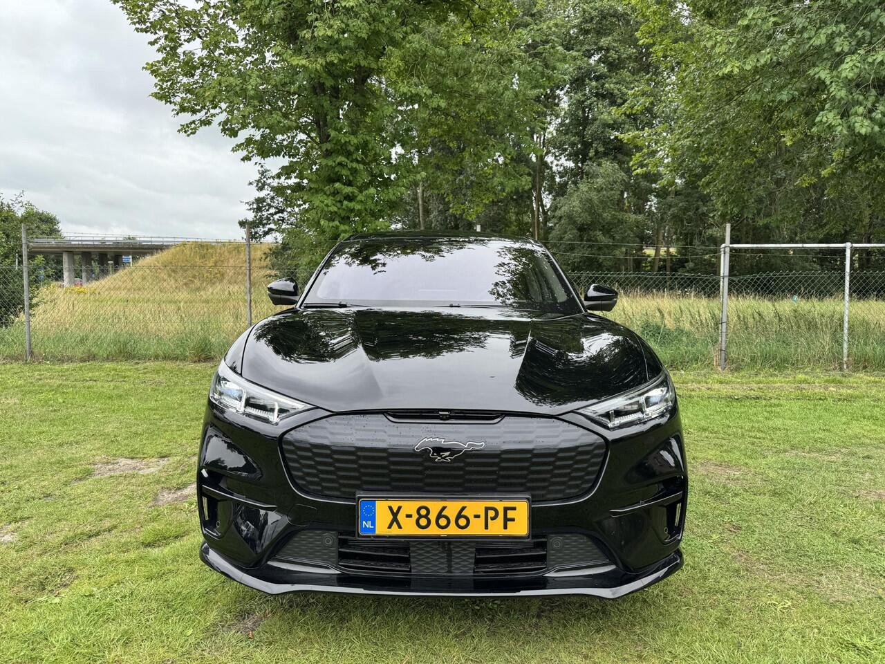 Ford MUSTANG Mach-E GT Extended AWD 98 kWh | PANO | WINTERPACK | BLIS | LUXE |