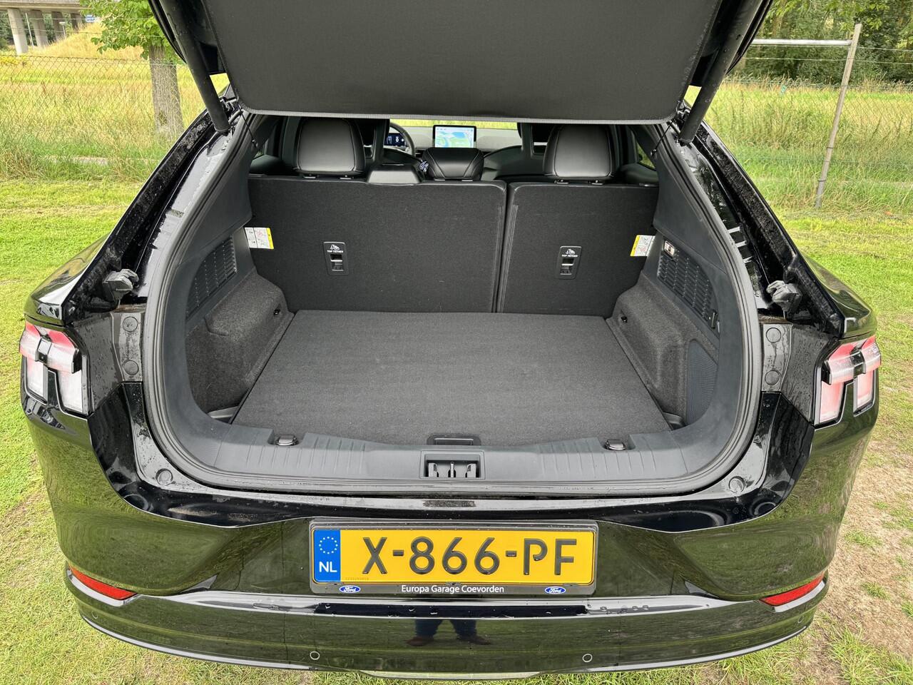 Ford MUSTANG Mach-E GT Extended AWD 98 kWh | PANO | WINTERPACK | BLIS | LUXE |