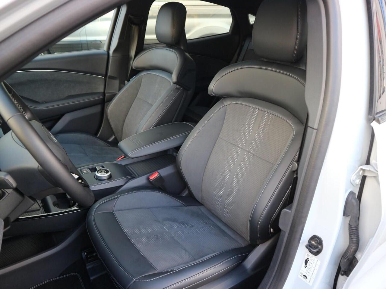 Ford MUSTANG Mach-E GT Extended AWD 98 kWh | 487 PK | Panoramadak | Suede Bekleding | Apple Carplay - Android Auto |