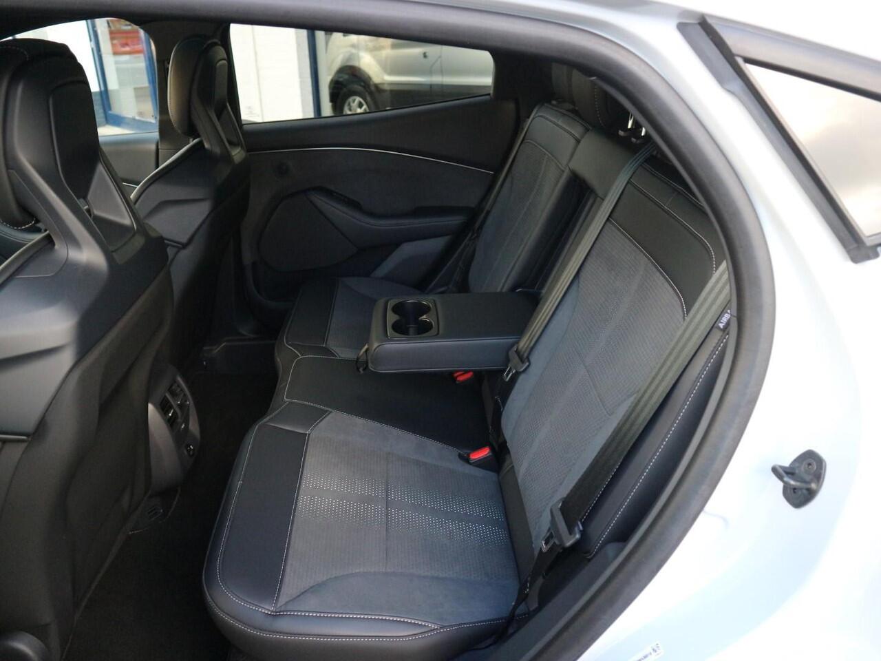 Ford MUSTANG Mach-E GT Extended AWD 98 kWh | 487 PK | Panoramadak | Suede Bekleding | Apple Carplay - Android Auto |