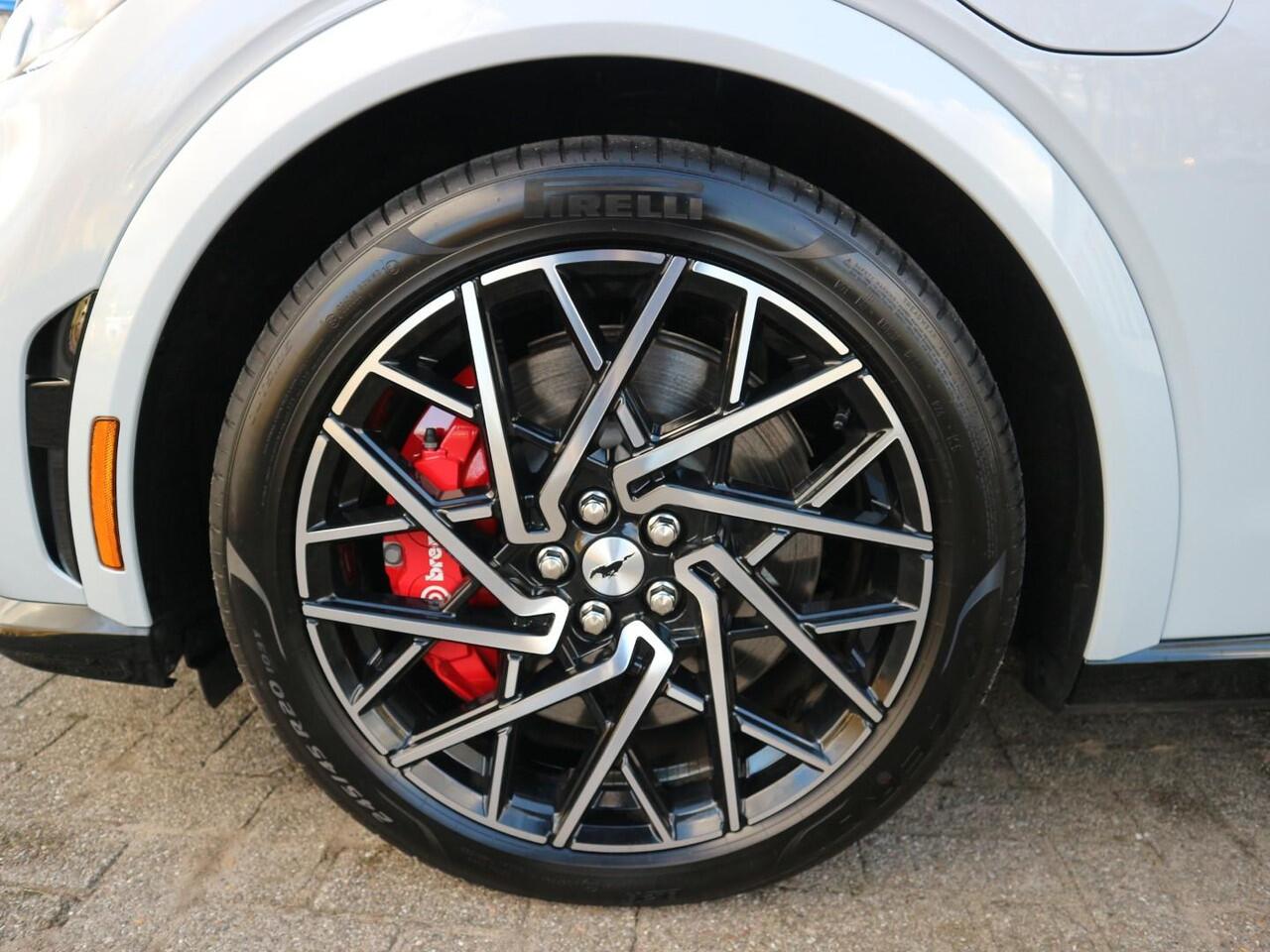 Ford MUSTANG Mach-E GT Extended AWD 98 kWh | 487 PK | Panoramadak | Suede Bekleding | Apple Carplay - Android Auto |