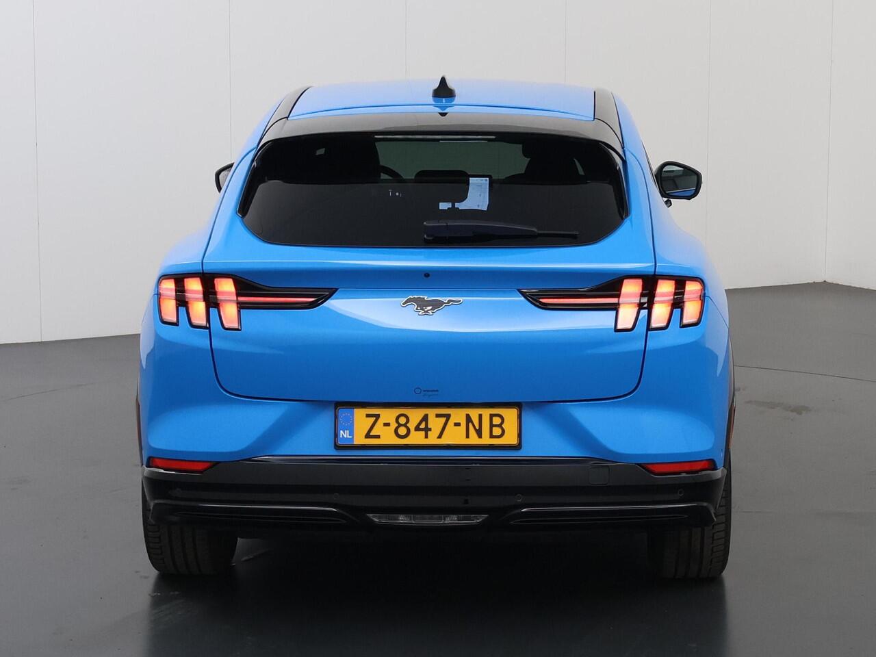 Ford MUSTANG Mach-E Extended Premium RWD 98 kWh | Navigatie | Parkeercamera 360° | Keyless Go | B&O | Cruise Control Adaptief | Elektr, Achterklep |