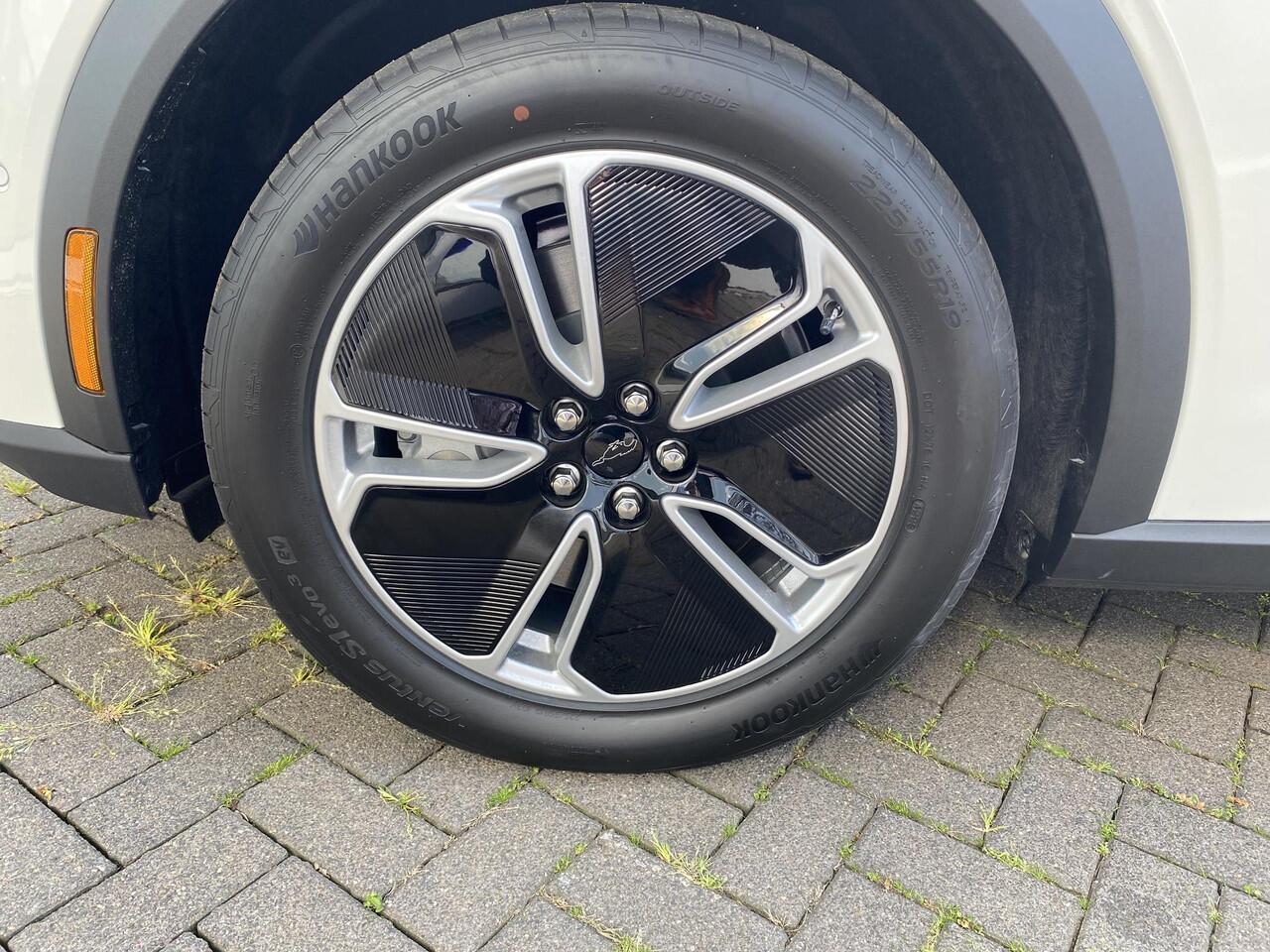 Ford MUSTANG Mach-E Standard Range RWD 72,6 kWh Direct uit voorraad leverbaar