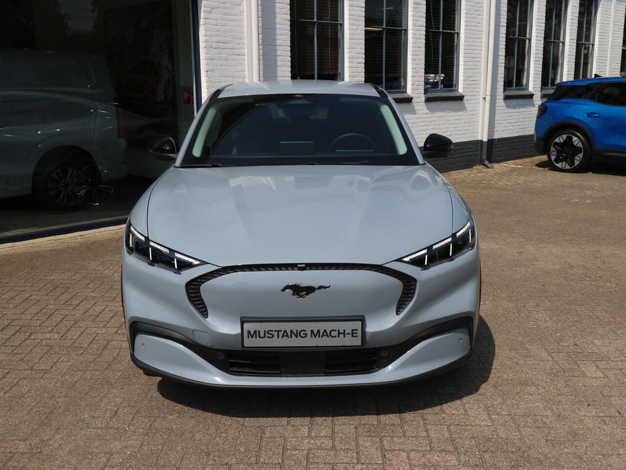Ford MUSTANG Mach-E Standard RWD 75 kWh Ford Mustang Mach-E 75kWh Standard RWD
