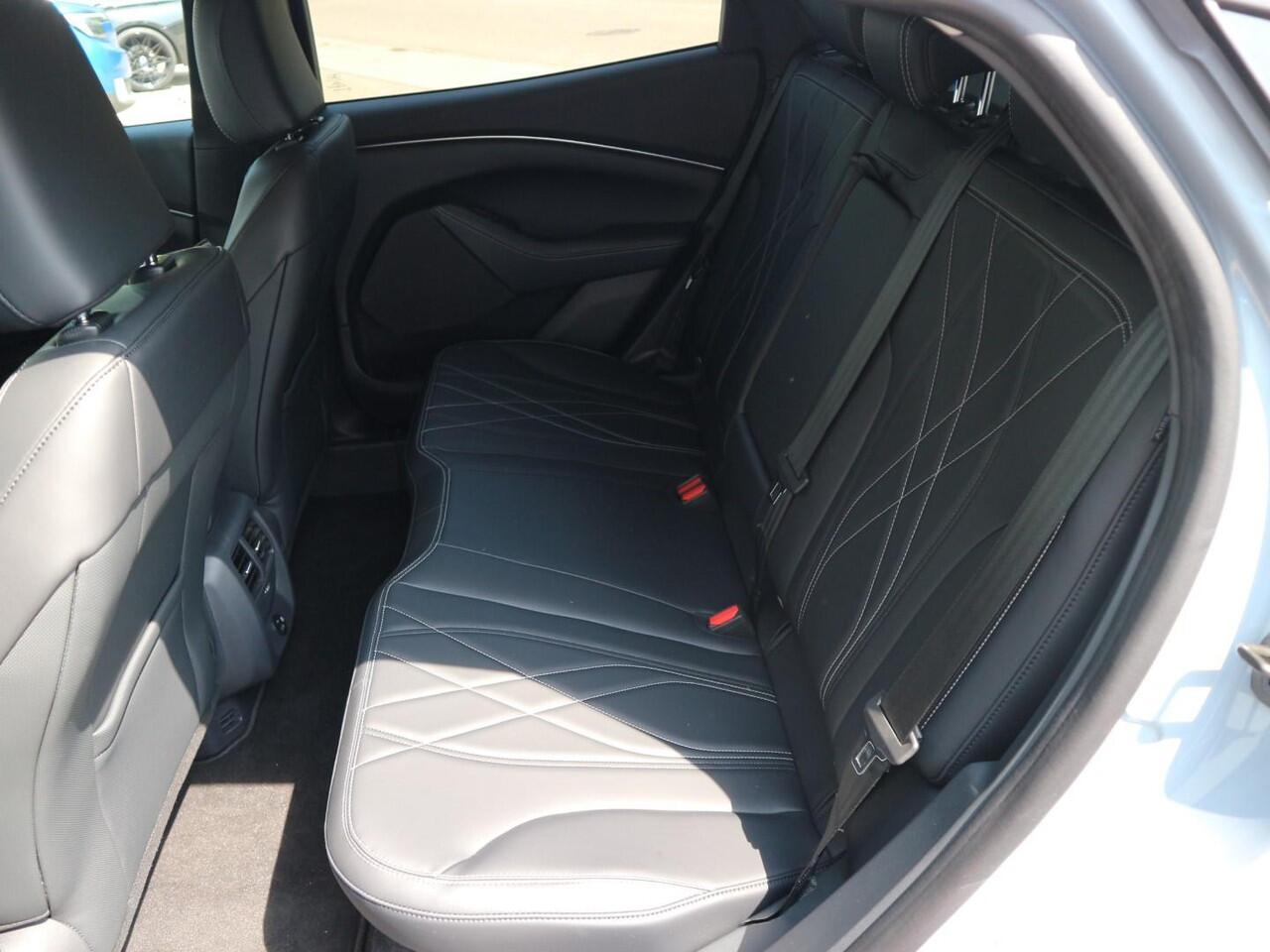 Ford MUSTANG Mach-E Standard RWD 75 kWh Ford Mustang Mach-E 75kWh Standard RWD