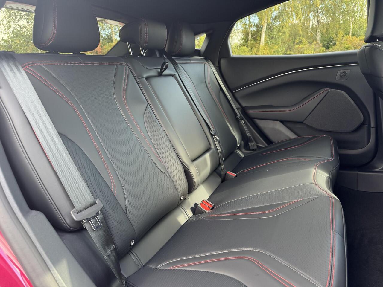 Ford MUSTANG Mach-E Extended Premium RWD 88 kWh |296pk | Ford Voorraad | Technology Pack Plus