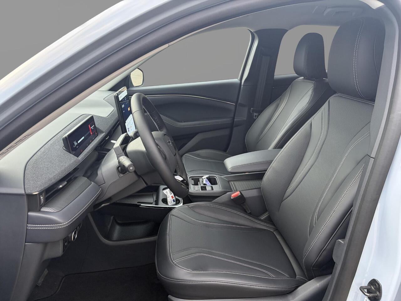 Ford MUSTANG Mach-E Standard RWD 72,6 kWh | Adaptieve Cruise Control | Stoel,- Stuur & Voorruitverwarming | Warmtepomp