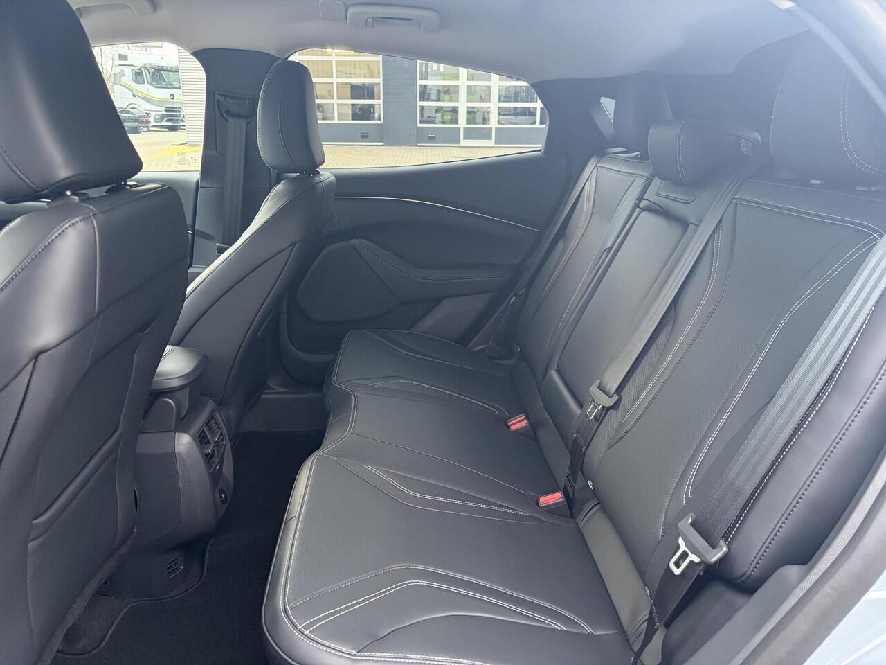 Ford MUSTANG Mach-E Standard RWD 72,6 kWh | Adaptieve Cruise Control | Stoel,- Stuur & Voorruitverwarming | Warmtepomp