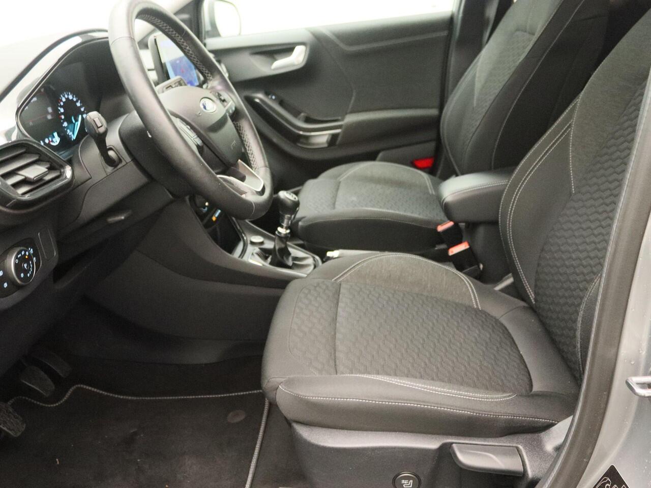 Ford PUMA 1.0 EcoBoost Hybrid Titanium | Navi | AppleCarplay/Android Auto | Parkeersensoren | Stoel+stuurverwarming | Climate control | Trekhaak! |