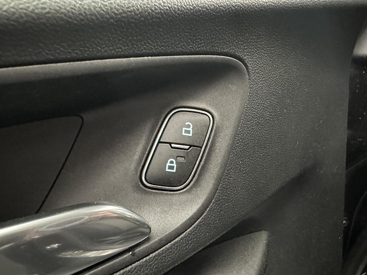 Ford PUMA 1.0 EcoBoost Hybrid Titanium X First Edition Met Panorama schuif/kanteldak, Stoelverwerming, B&O premium geluid, zeer nette auto