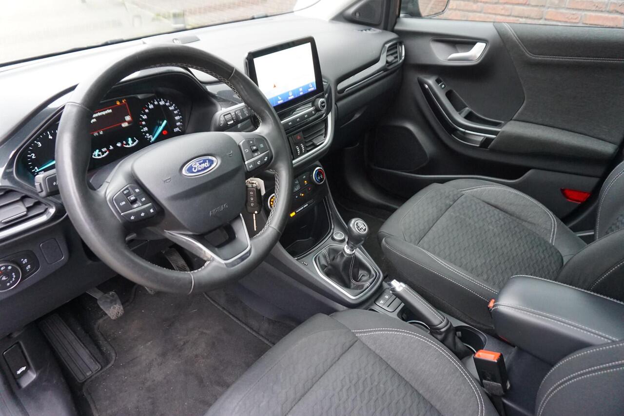 Ford PUMA 1.0 125PKEcoB. Hybrid Titanium/Winterpack/Panodak/ B&O geluidsinstallatie/Trekhaak/All-Seasonbanden.