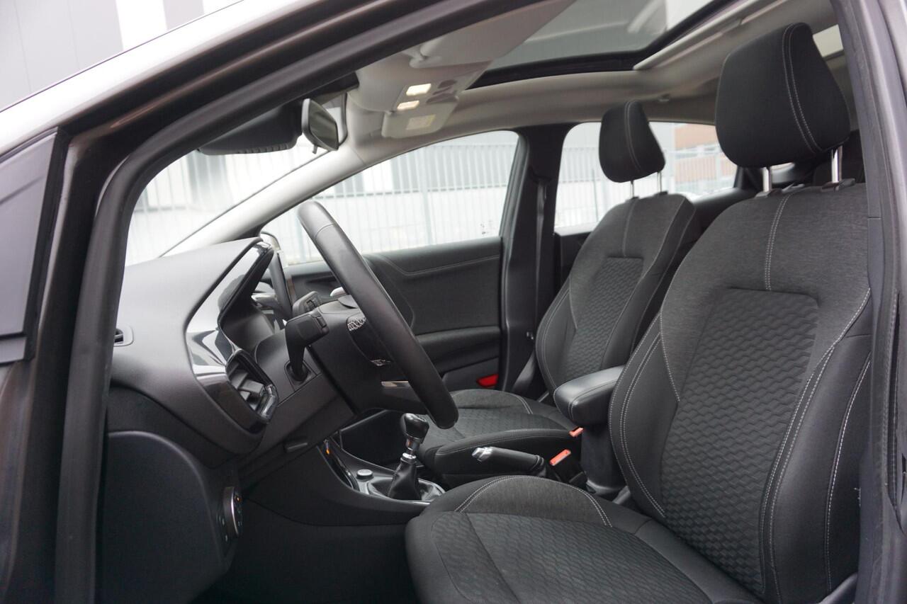 Ford PUMA 1.0 125PKEcoB. Hybrid Titanium/Winterpack/Panodak/ B&O geluidsinstallatie/Trekhaak/All-Seasonbanden.