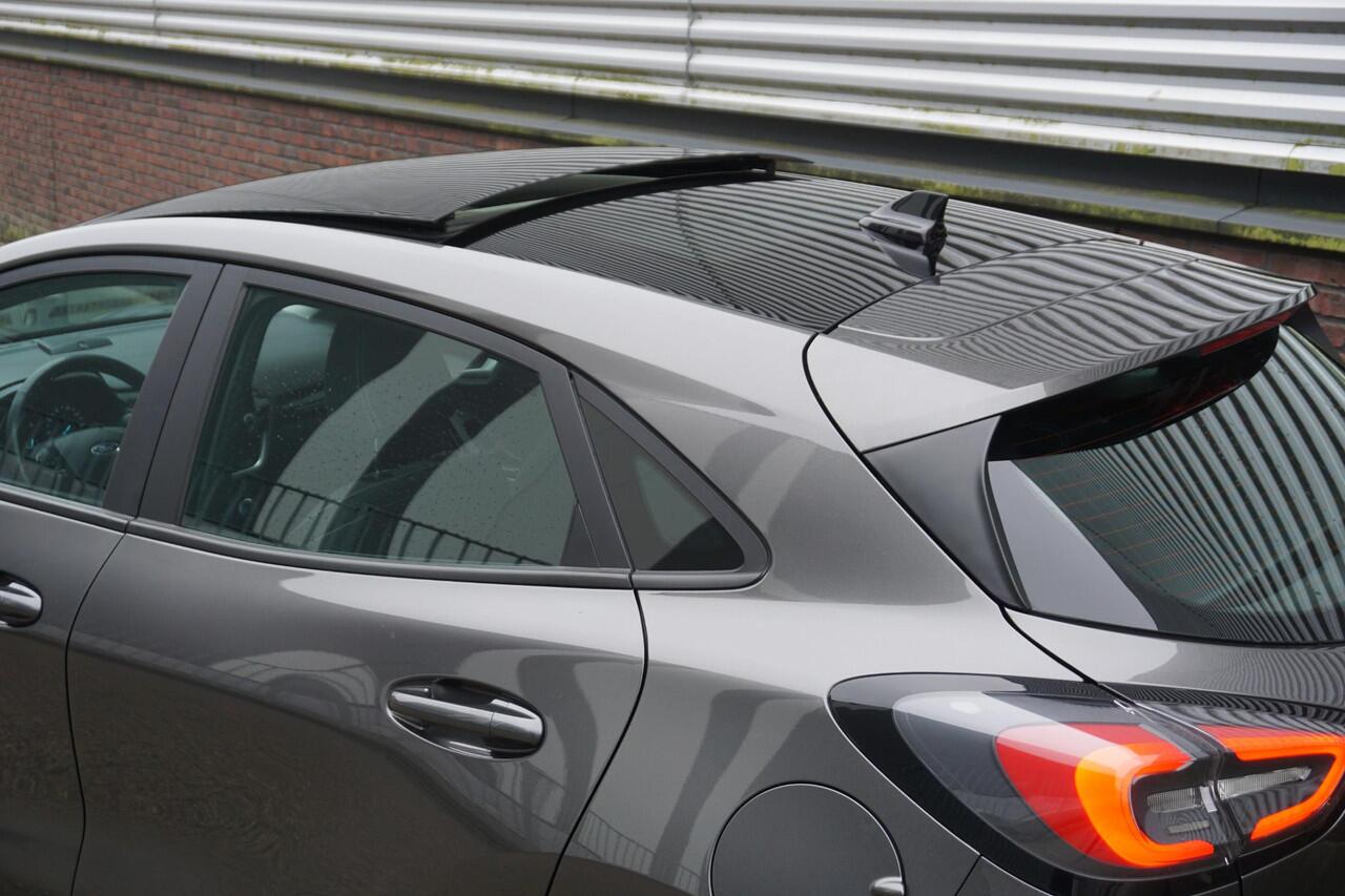 Ford PUMA 1.0 125PKEcoB. Hybrid Titanium/Winterpack/Panodak/ B&O geluidsinstallatie/Trekhaak/All-Seasonbanden.