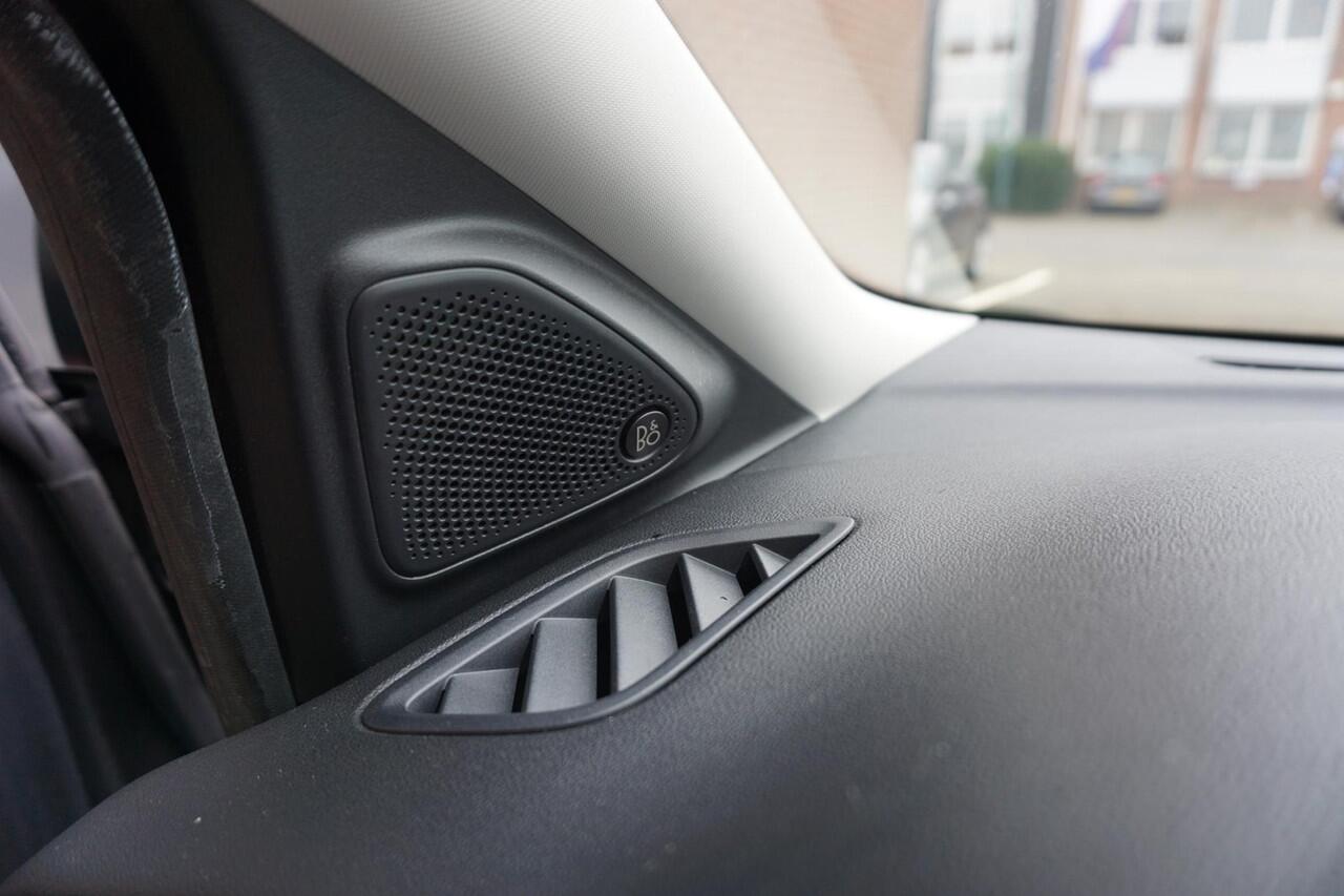 Ford PUMA 1.0 125PKEcoB. Hybrid Titanium/Winterpack/Panodak/ B&O geluidsinstallatie/Trekhaak/All-Seasonbanden.