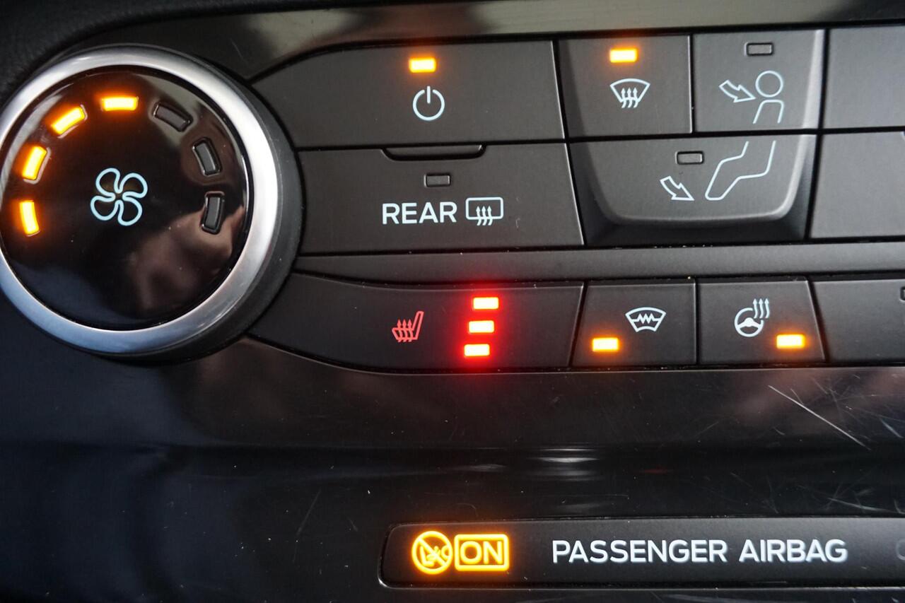 Ford PUMA 1.0 125PKEcoB. Hybrid Titanium/Winterpack/Panodak/ B&O geluidsinstallatie/Trekhaak/All-Seasonbanden.