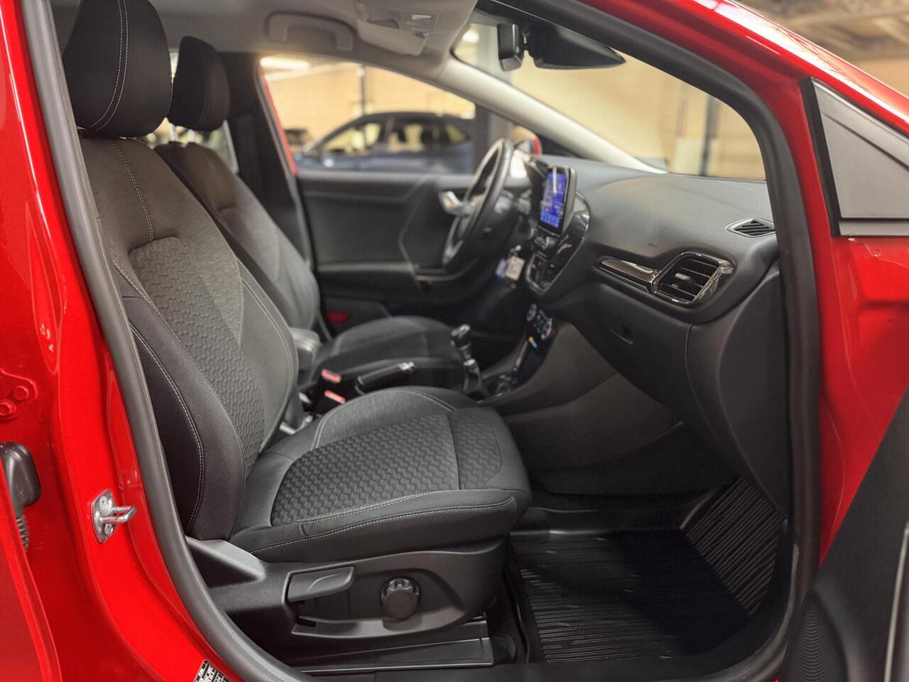 Ford PUMA 125pk Hybrid Titanium-X Navi Climat Winter pack Fabrieksgarantie tot 28-1-2026/ max. 100.000km