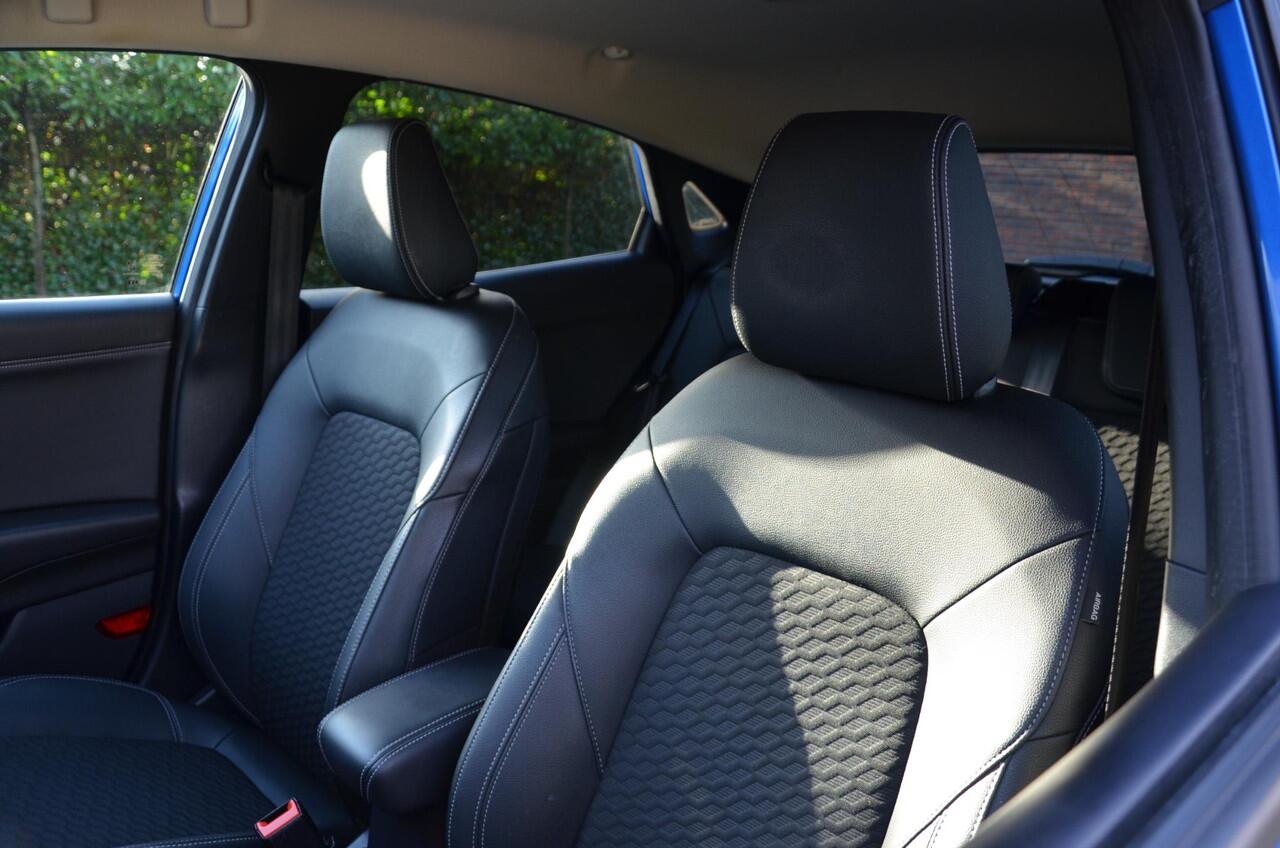 Ford PUMA 1.0 EcoBoost Hybrid Titanium X Navi/Pdc/Ecc/Afneembare trekhaak/Achteruitrijcamera/Cruise control adaptief/Privacy-Glas/18-Inch Lmv