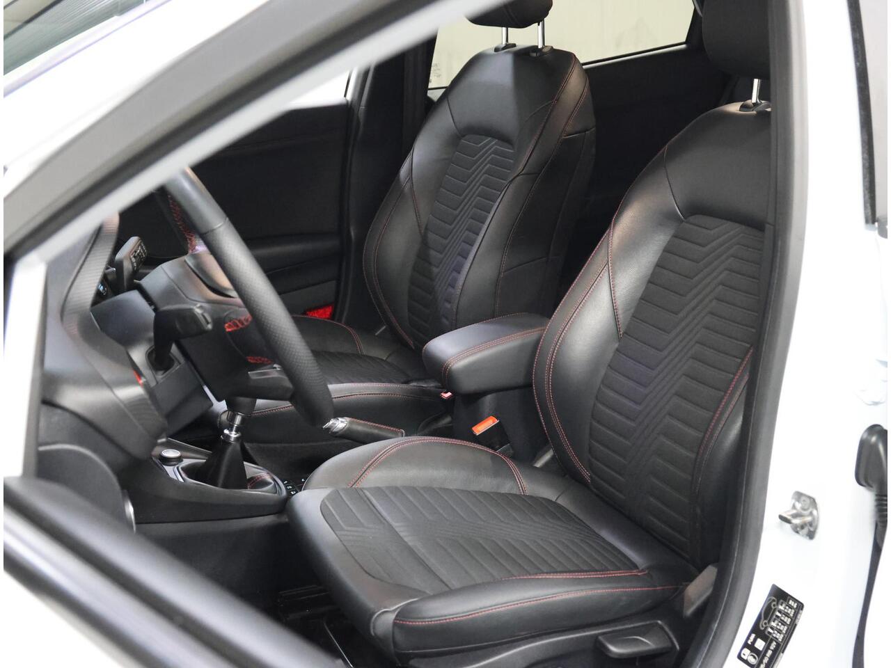 Ford PUMA 125PK Hybrid ST-Line X | B&O | Winterpack | Camera | Climate Control | Adaptieve Cruise Control | Dodehoekdetectie | LEER/Stof | Navigatie | Isofix | LED lampen | Privacy Glass | Parkeersensoren | AppleCarplay/AndroidAuto | Armsteun