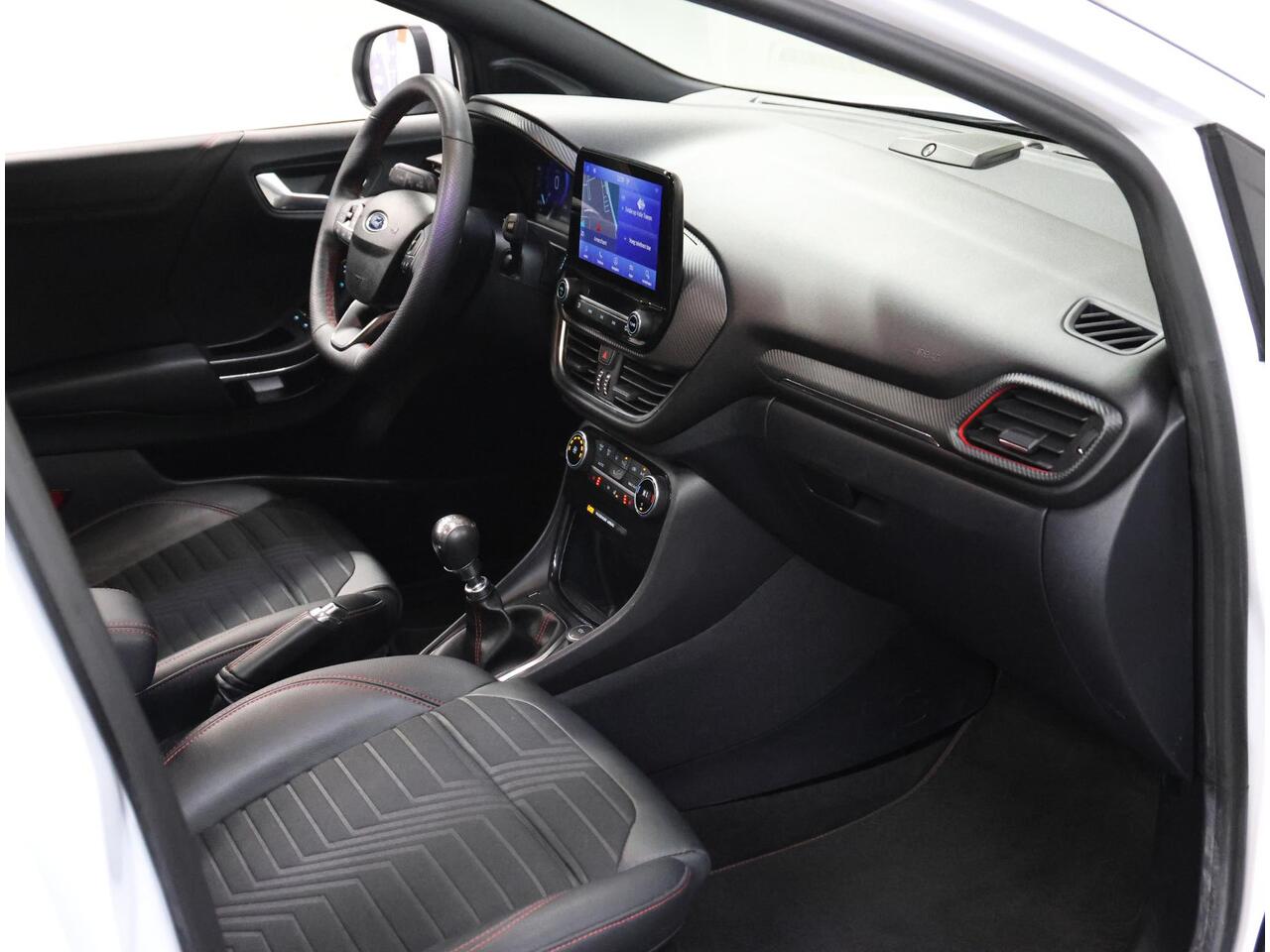 Ford PUMA 125PK Hybrid ST-Line X | B&O | Winterpack | Camera | Climate Control | Adaptieve Cruise Control | Dodehoekdetectie | LEER/Stof | Navigatie | Isofix | LED lampen | Privacy Glass | Parkeersensoren | AppleCarplay/AndroidAuto | Armsteun