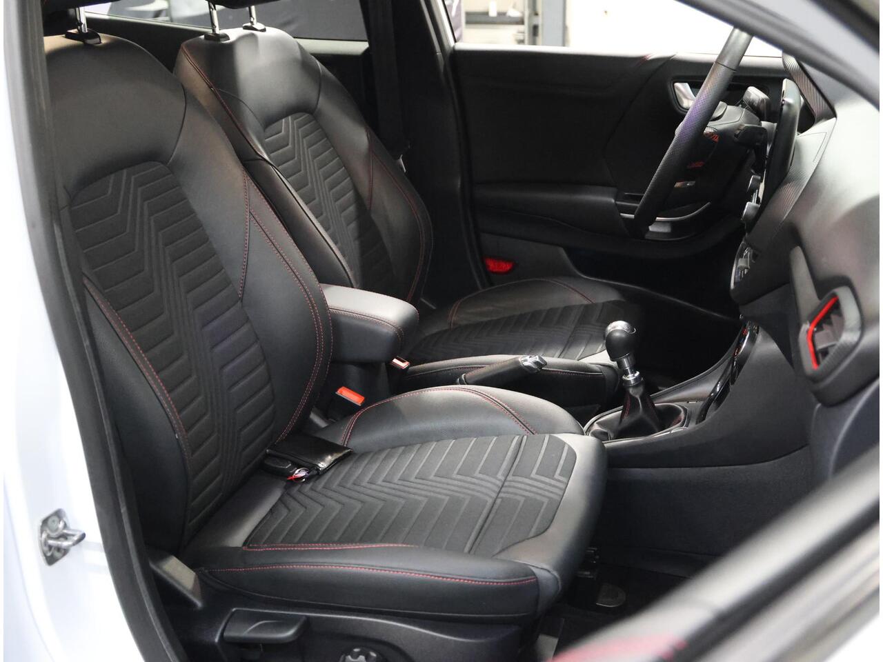 Ford PUMA 125PK Hybrid ST-Line X | B&O | Winterpack | Camera | Climate Control | Adaptieve Cruise Control | Dodehoekdetectie | LEER/Stof | Navigatie | Isofix | LED lampen | Privacy Glass | Parkeersensoren | AppleCarplay/AndroidAuto | Armsteun