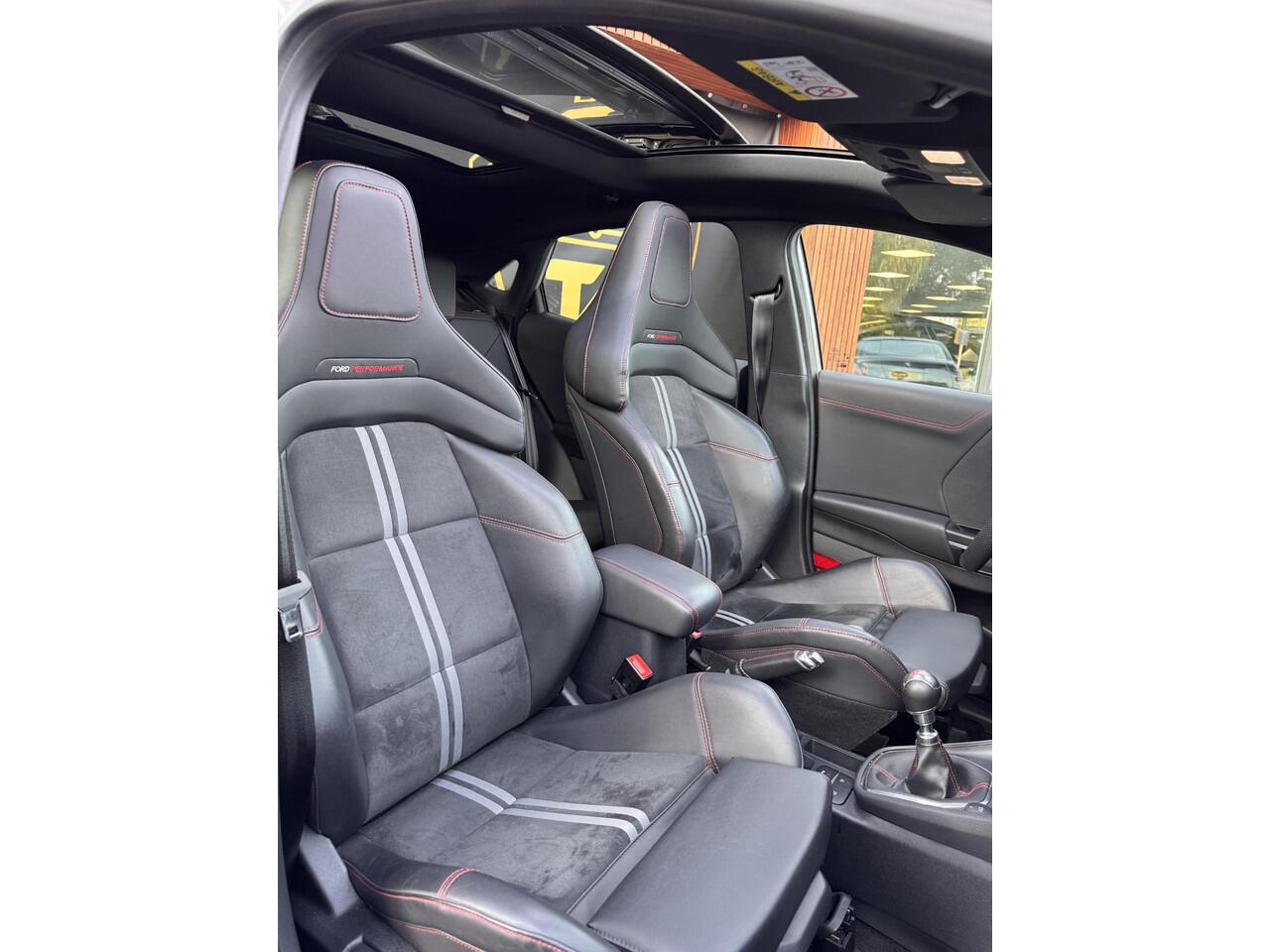 Ford PUMA 1.5 EcoBoost ST-X 200PK Grey matter Pano Kuipstoelen 19"