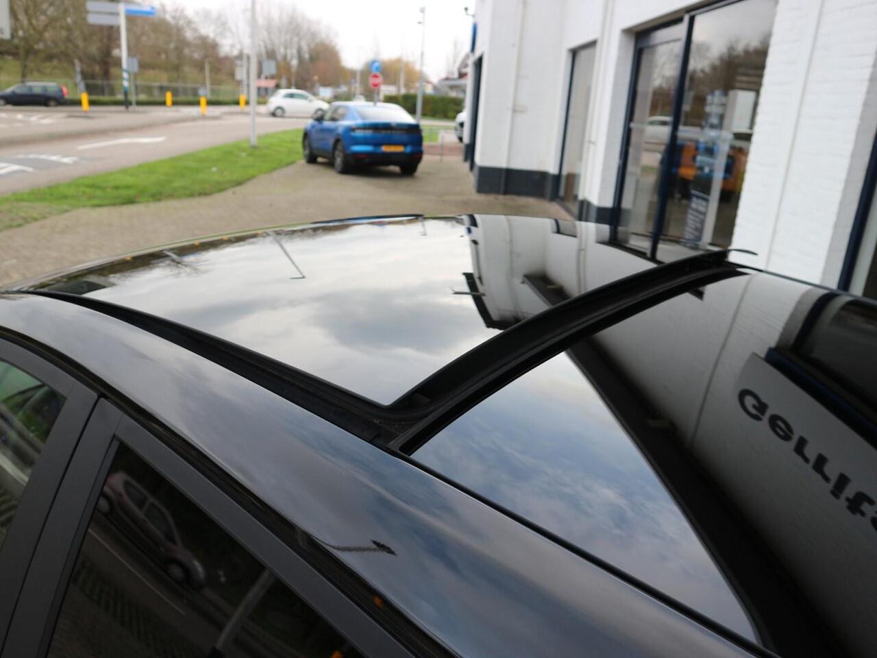 Ford PUMA 1.0 EcoBoost Hybrid ST-Line X * PANO * TREKHAAK * WINTER PAKKET