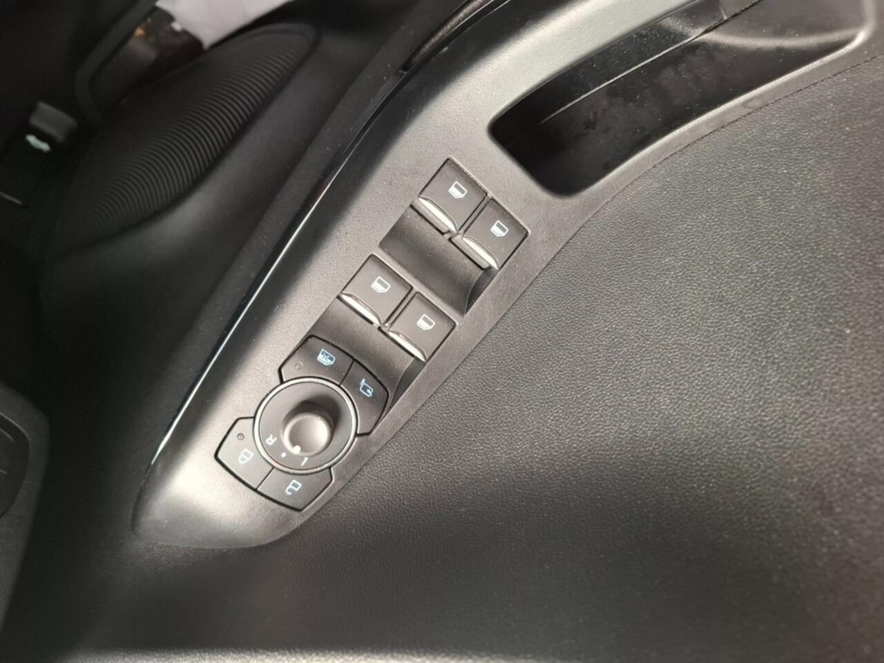 Ford PUMA 1.0 ECOBoost Hybrid ST-LINE 125 PK camera stoelverwarming