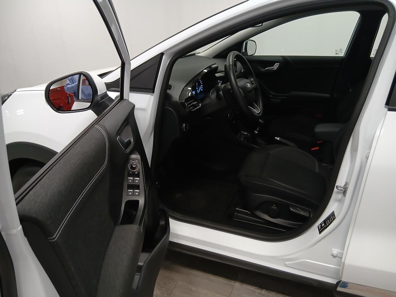 Ford PUMA 1.0 EcoBoost 125PK Hybrid Titanium Winter Pack Trekhaak en gunstige kilometerstand